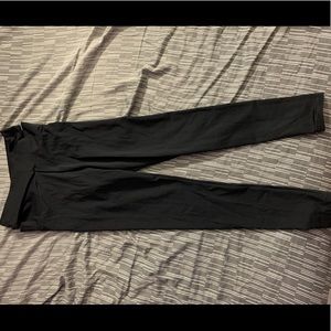 Black legging cross at the waist